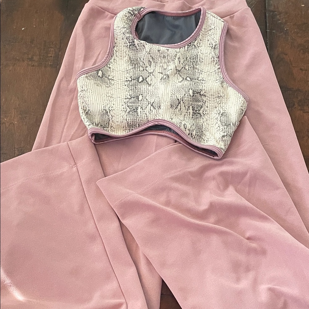 💕 Chelsea B set of 2 - wide leg pants and bra top size AXS